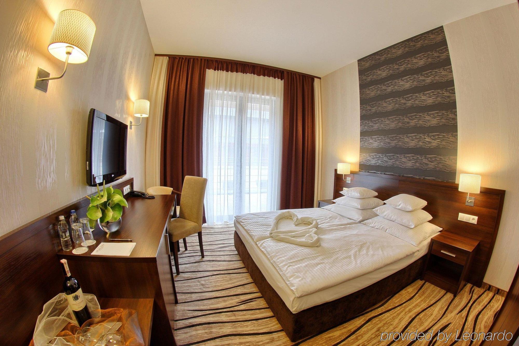 Hotel Arkas Proszkow Exterior photo