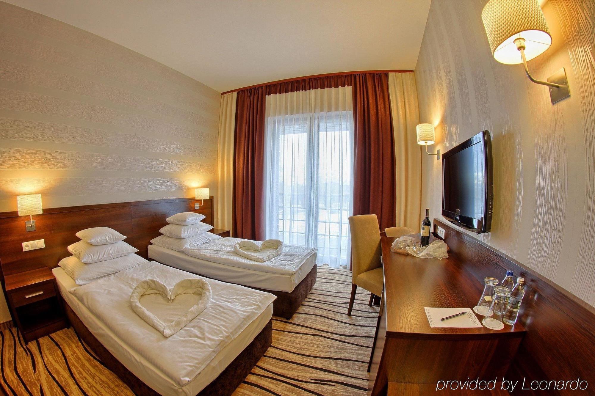Hotel Arkas Proszkow Exterior photo